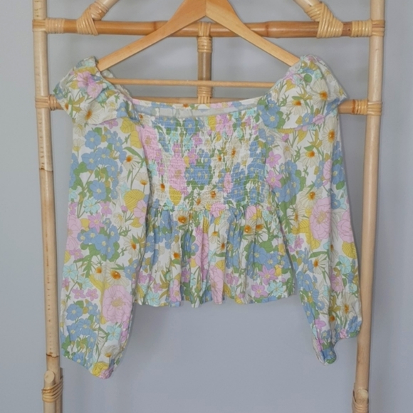 🌻🌷Sunday Mi Amor floral top 🌷🌻 - Picture 2 of 3